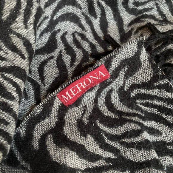 Merona black and gray zebra scarf with frayed edge - Picture 4 of 4